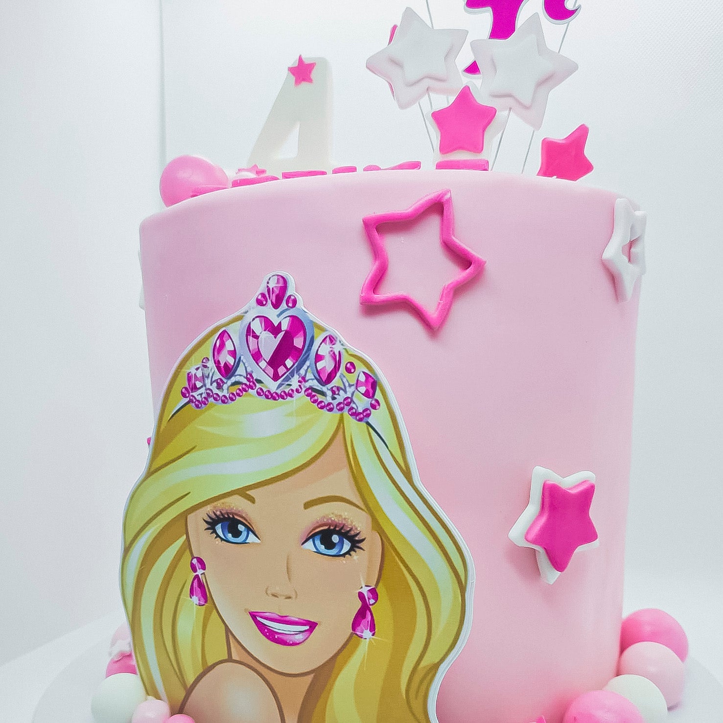 Torta scenografica Barbie #torta#scenografica#tema#Barbie#fiocco#rose#